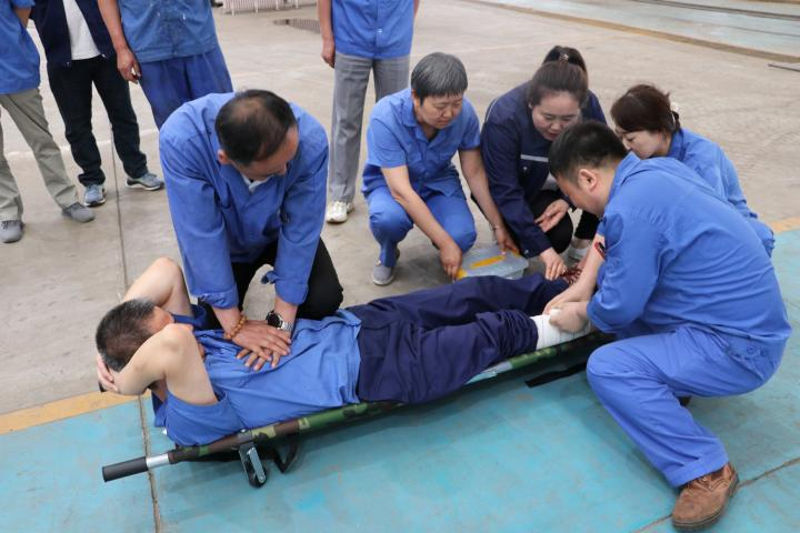 甘肅豐收機(jī)械有限責(zé)任公司 開展機(jī)械傷害事故應(yīng)急演練